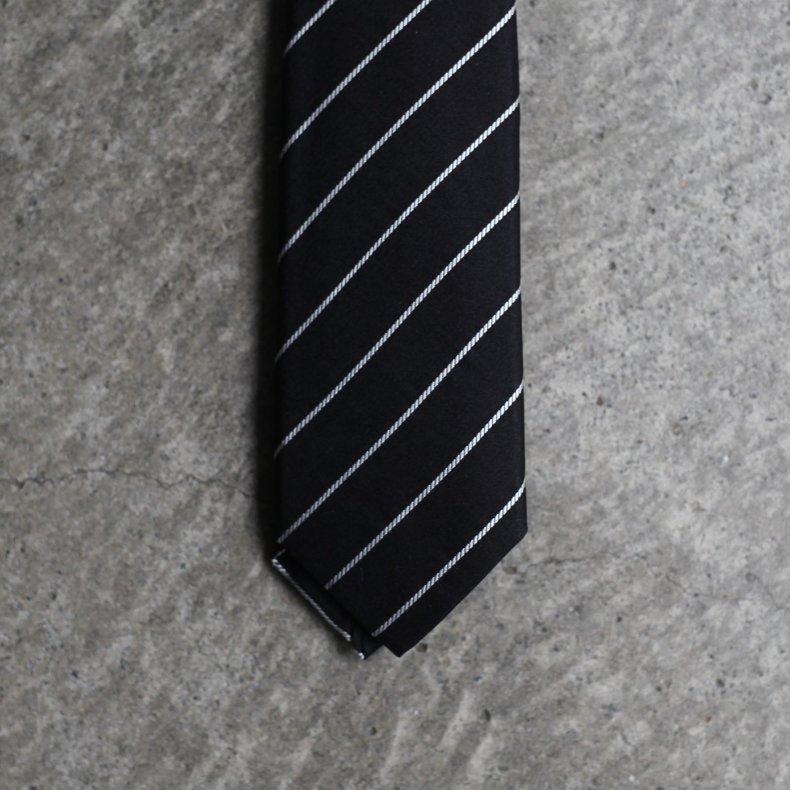 【残りわずか】Stripe Silk Narrow Tie(BLACK)