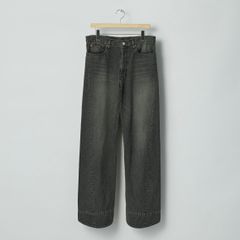 【残りわずか】Twist Cut Denim Jeans