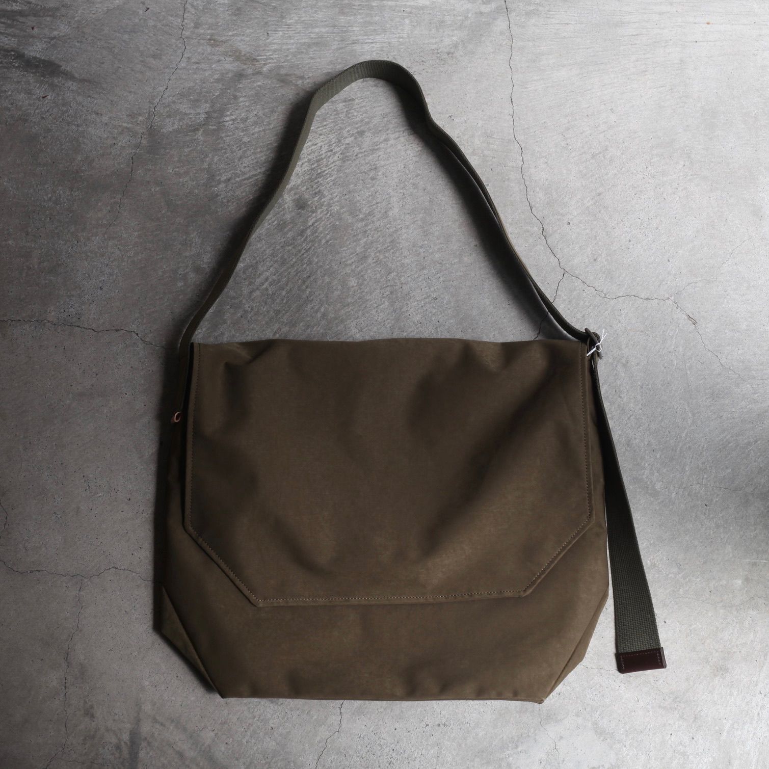 【再販売通知受付可能】Flap Shoulder Big(KHAKI)
