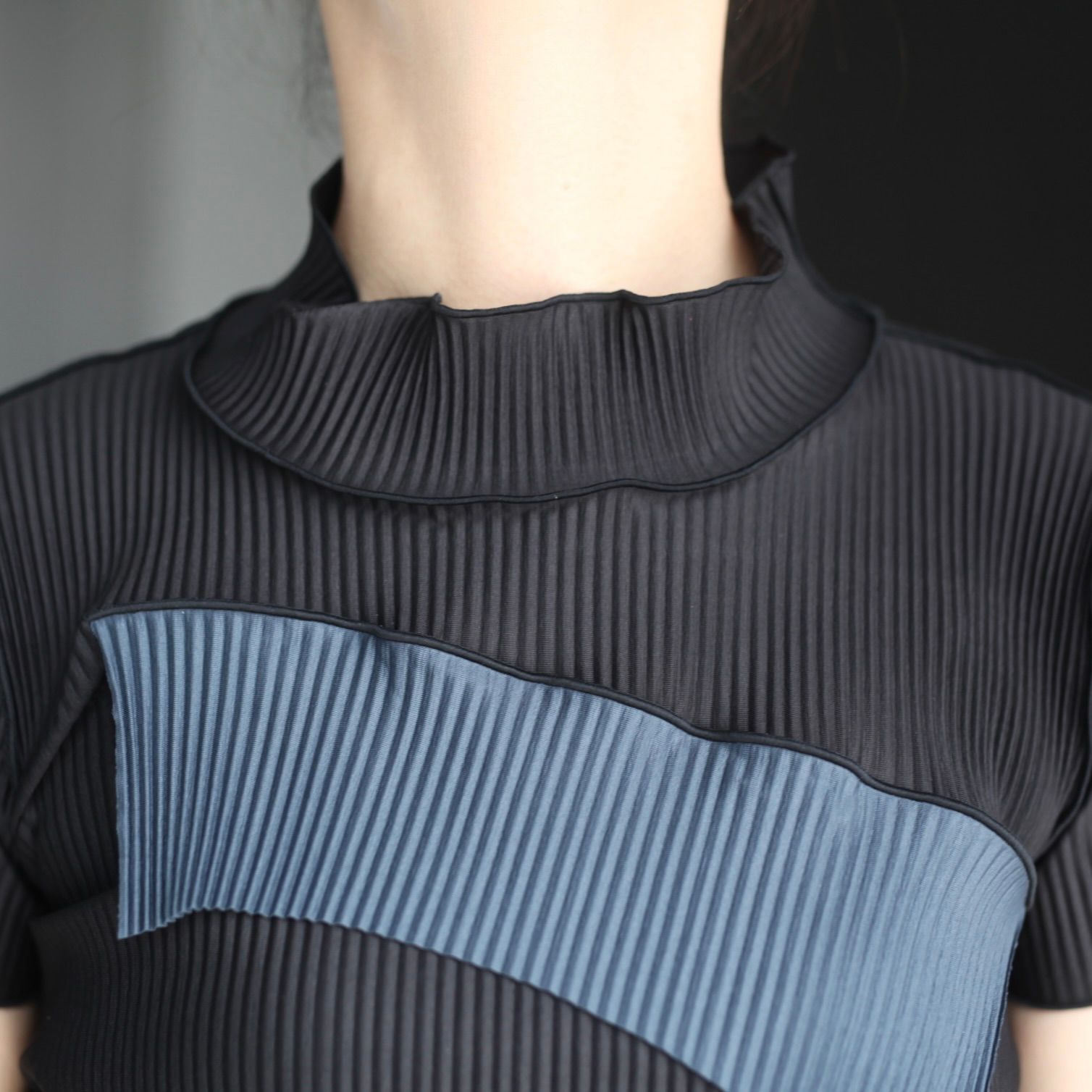 【残り一点】Todo Tiny Wave Top Short Sleeve High Neck