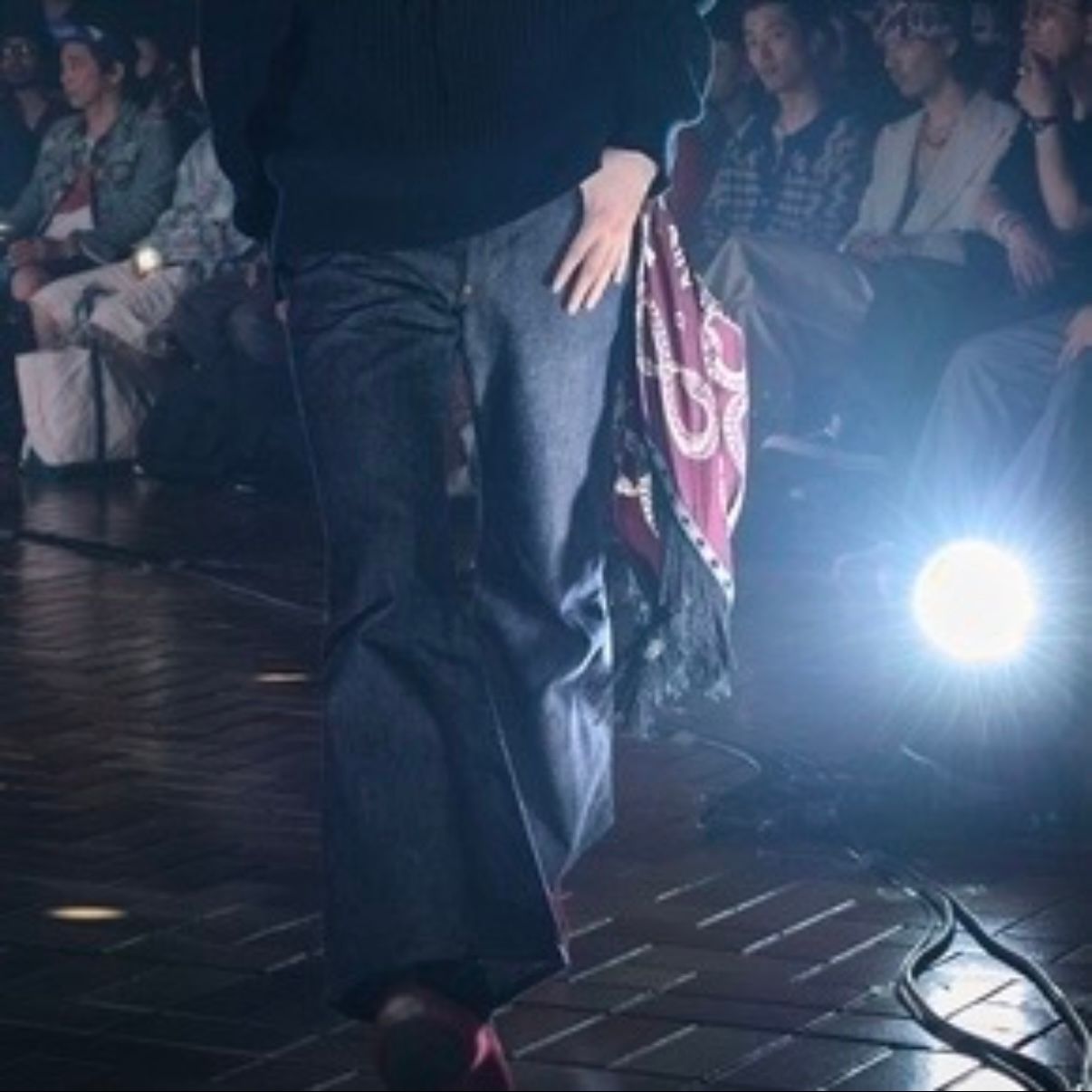 【再販売通知受付可能】Fringe Slik Scarf