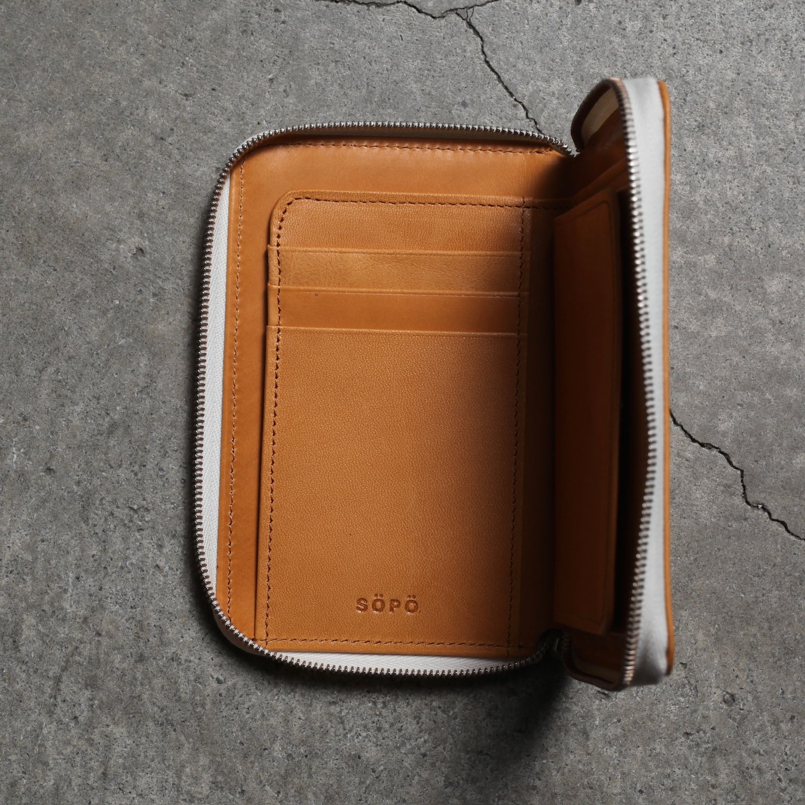 【残り一点】Round Midle Purse(KIP)