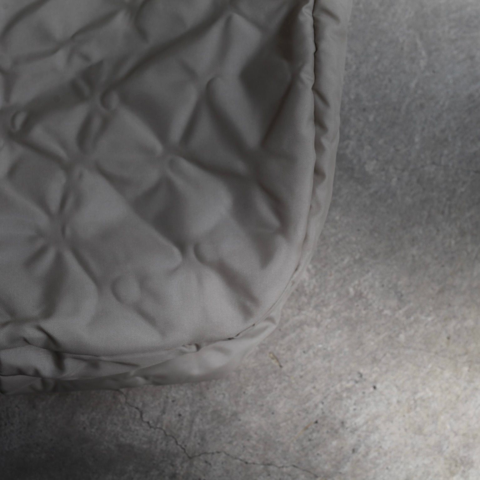 【再販売通知受付可能】All Leaf Vein Bag