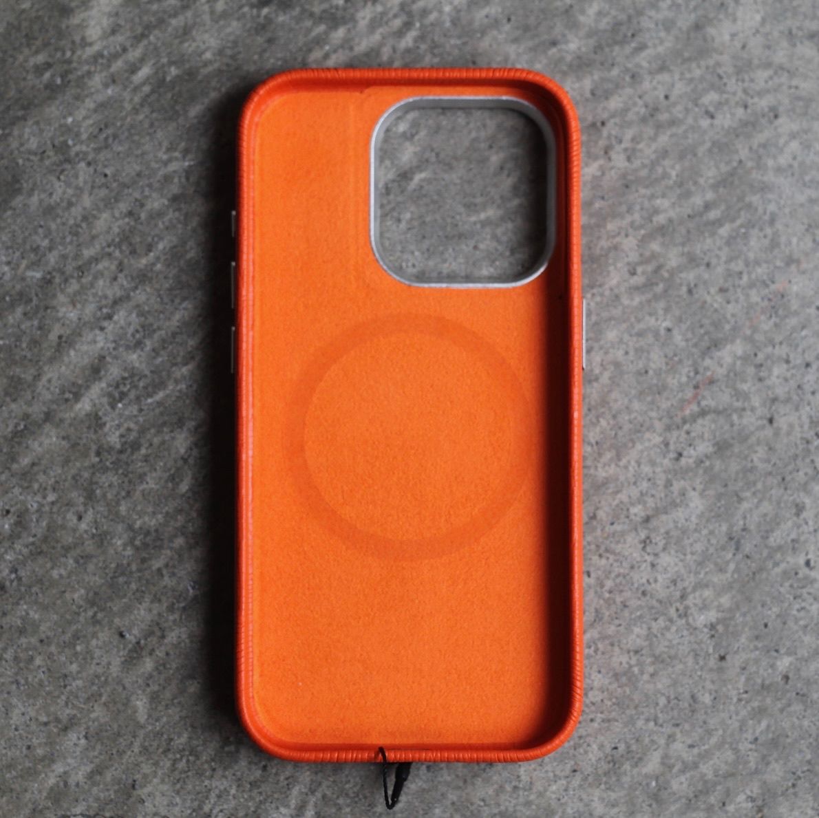 【残り一点】MagSafe対応iPhoneケース(CARROT ORANGE)