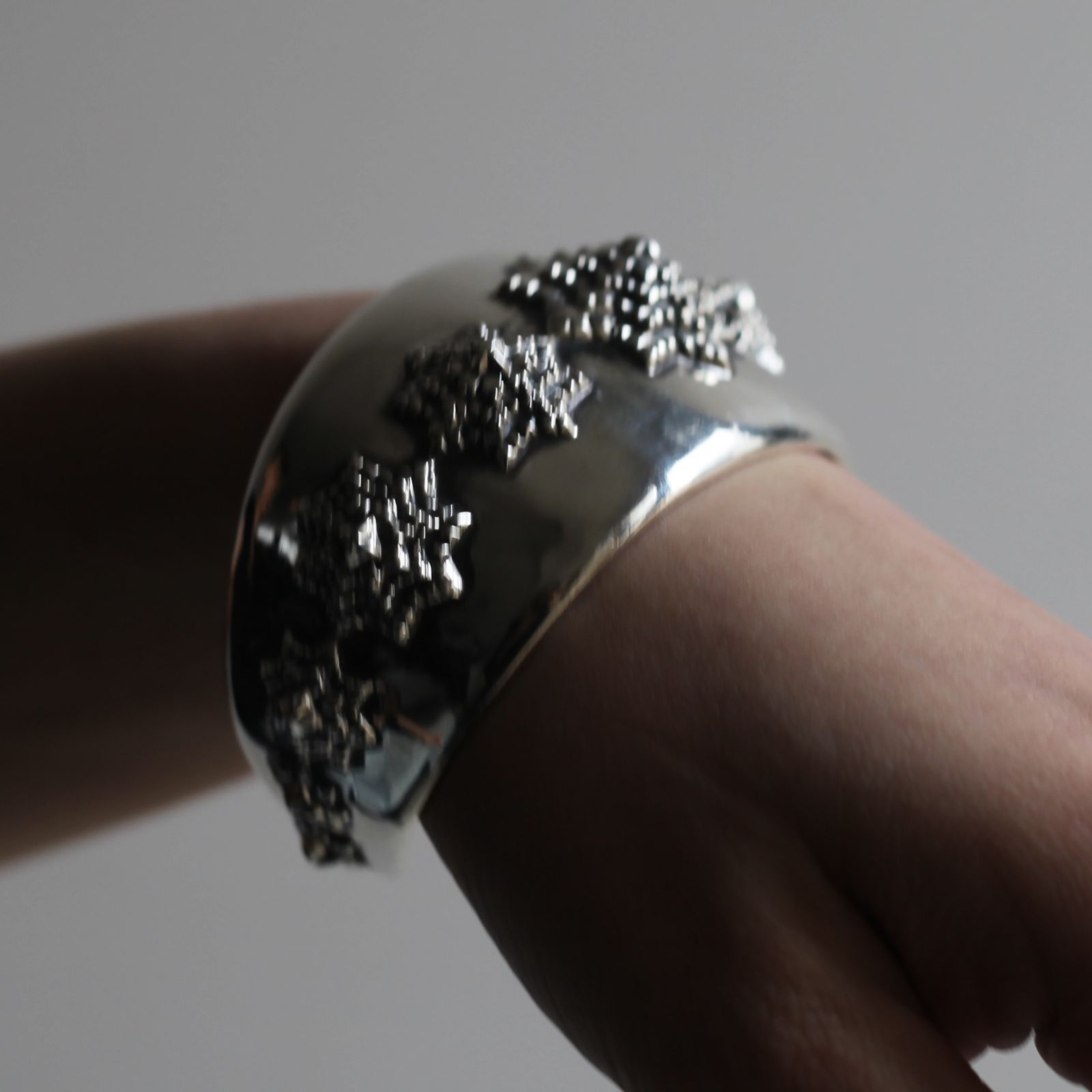 【お取り寄せ注文可能】Flower E Bangle(SILVER)