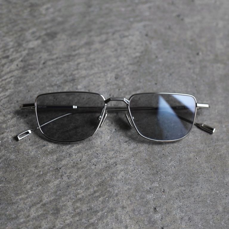 レンズ : LIGHT GREY