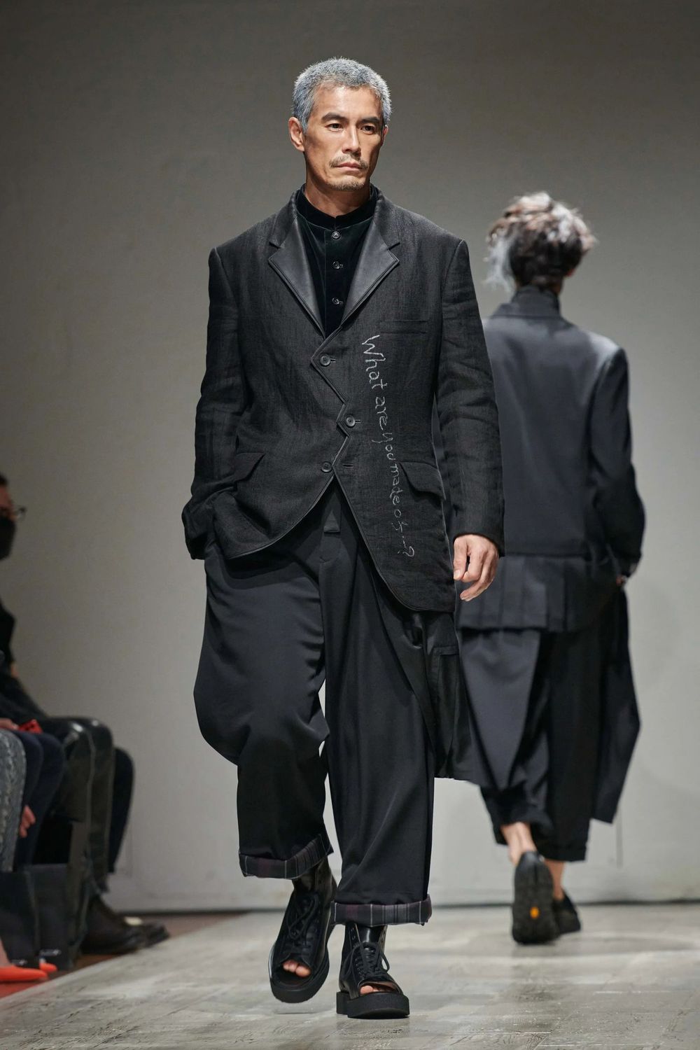 【Yohji Yamamoto】の 反骨精神を、著名人が体現。"2023SS"