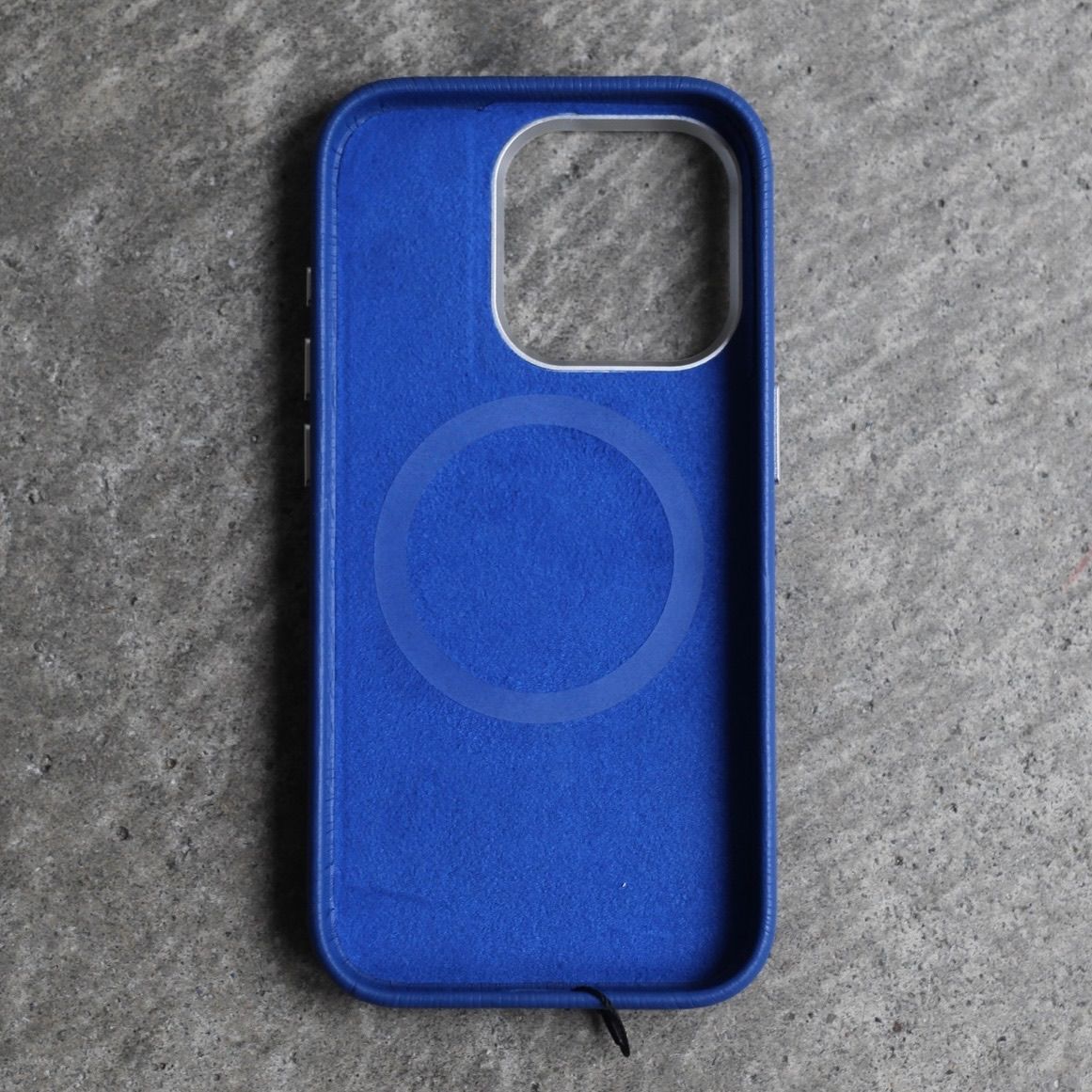 【残り一点】MagSafe対応iPhoneケース(LAPIS BLUE)