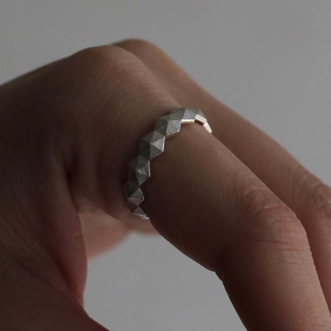 【お取り寄せ注文可能】Honeycomb Studs Ring S