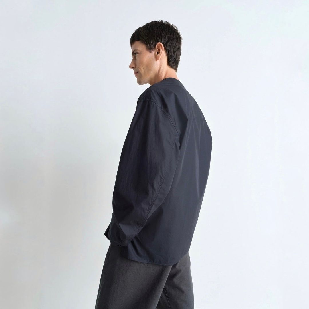 【関税込み】LEMAIRE ネイビー Vネック 長袖Tシャツ LEMAIREのネイビー Vネック 長袖Tシャツがセール中
