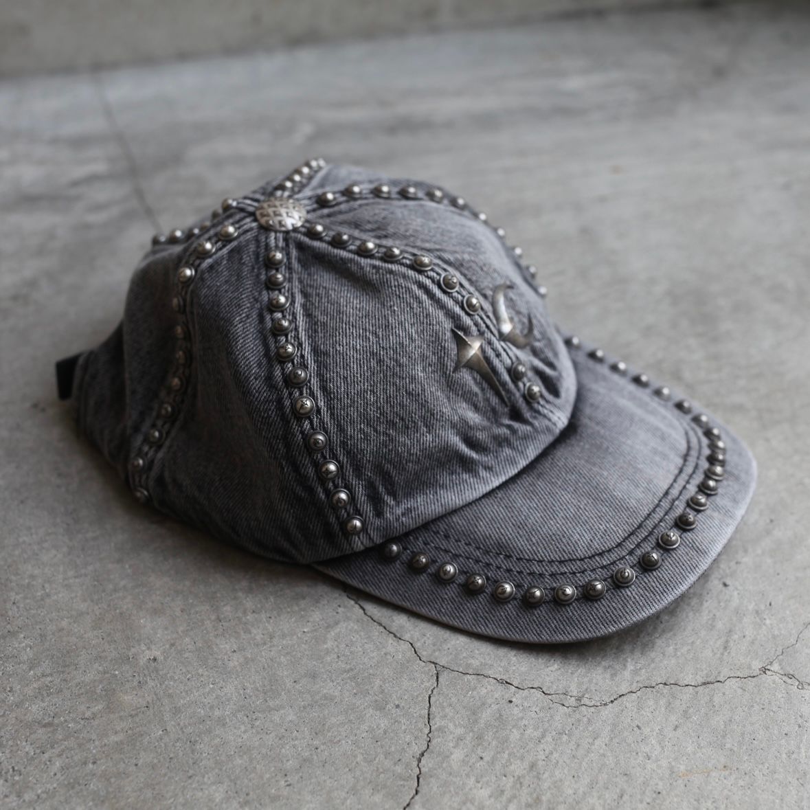 【残りわずか】Studded Denim Cap