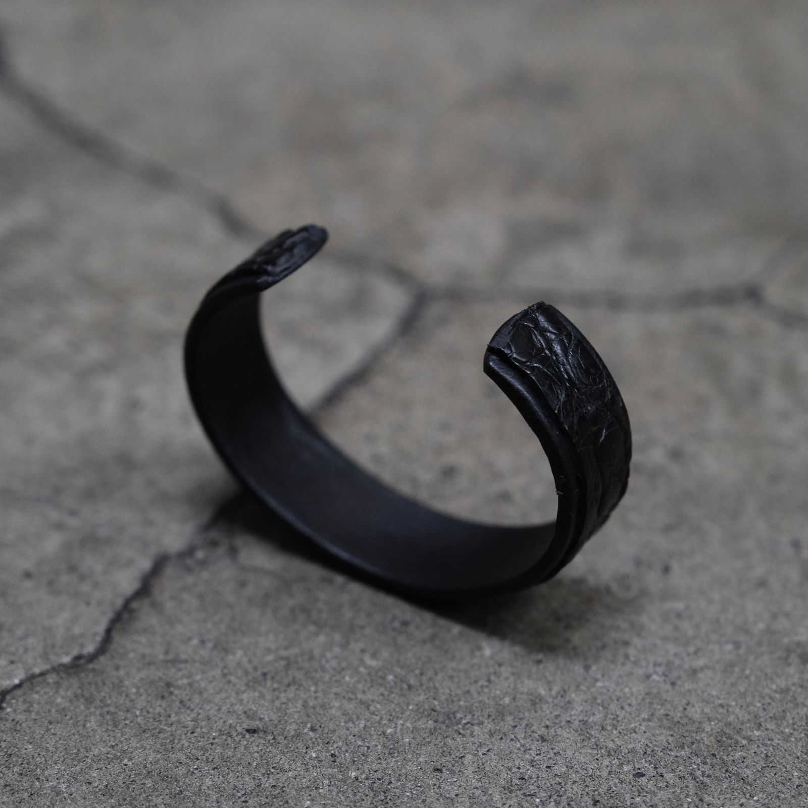 【お取り寄せ注文可能】Leather Bangle Wide(CROCODILE)
