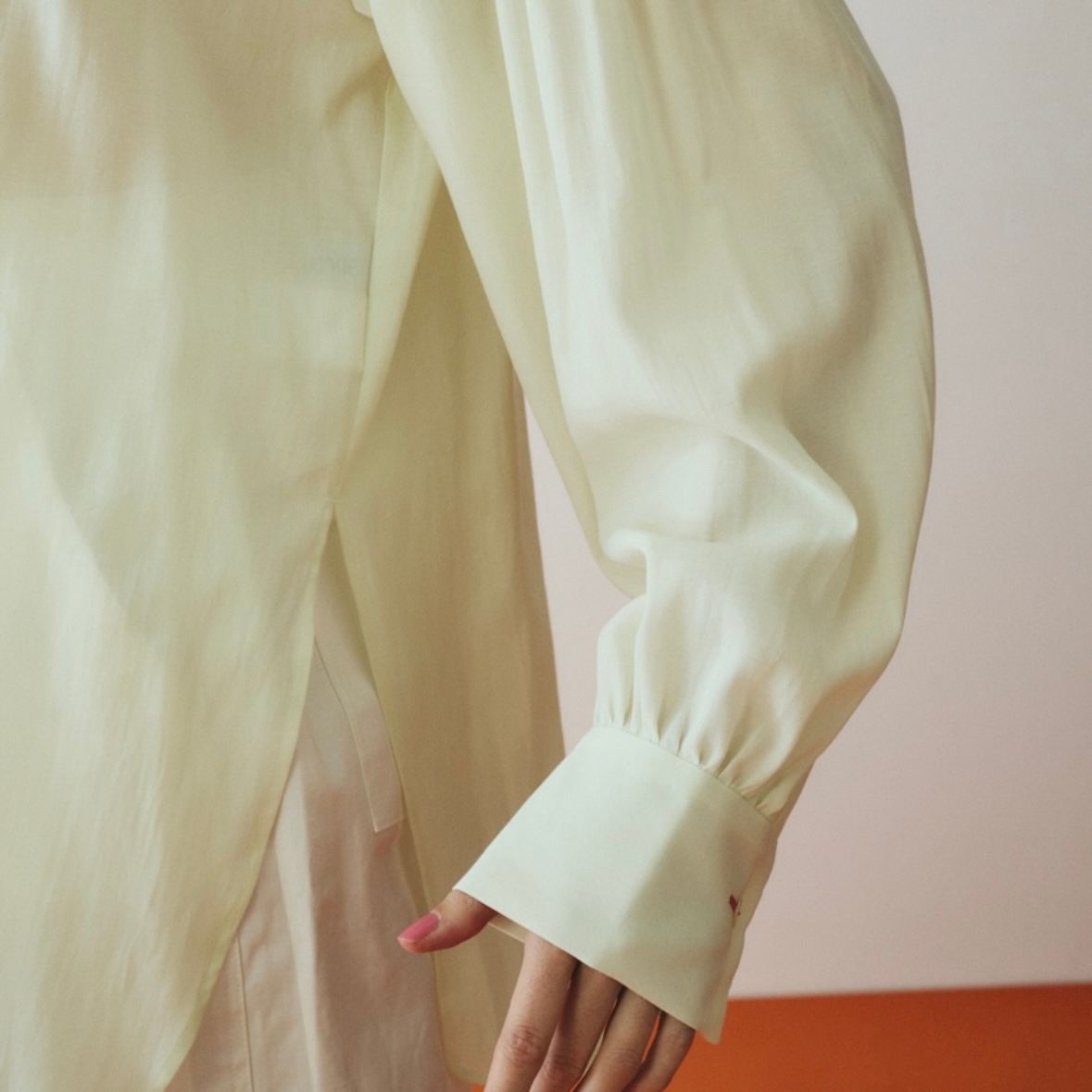 【残り一点】Round Hem Shirt