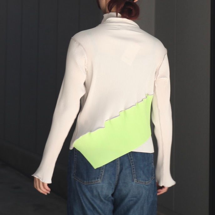 【残り一点】Spiral Wave Long Sleeve Top High Neck Type