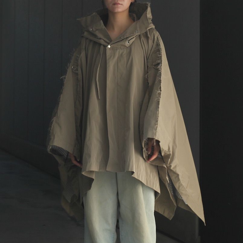 【残り一点】ポリエステルギャバジンフーデッドポンチョ
