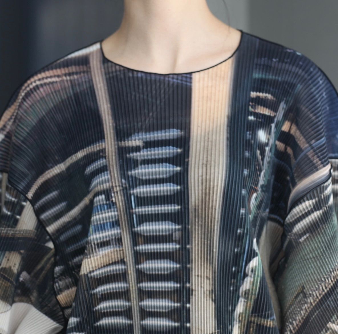 【残り一点】Sheer Graphic Relax Top