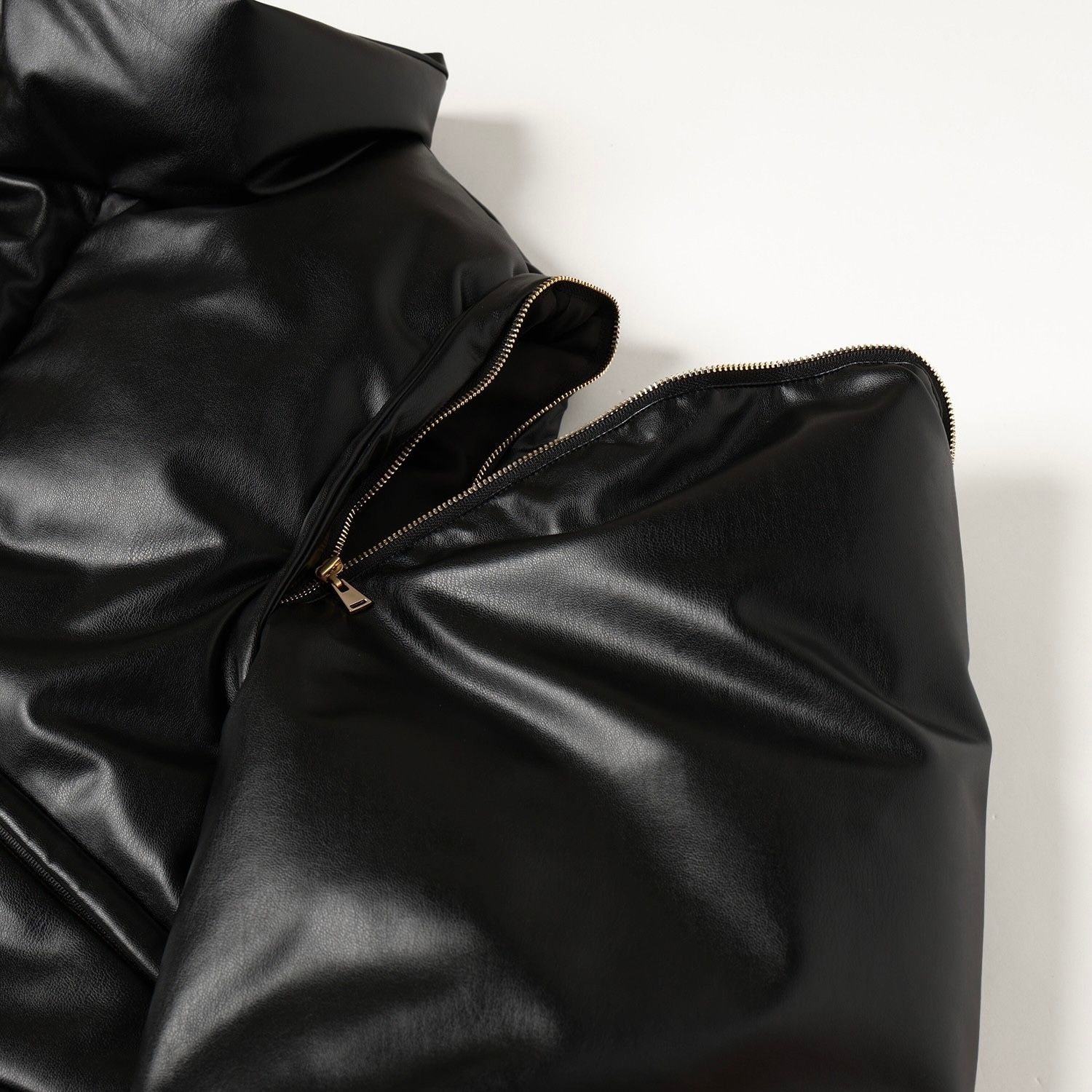 【残り一点】Faux Leather Removable Sleeve Down Jacket