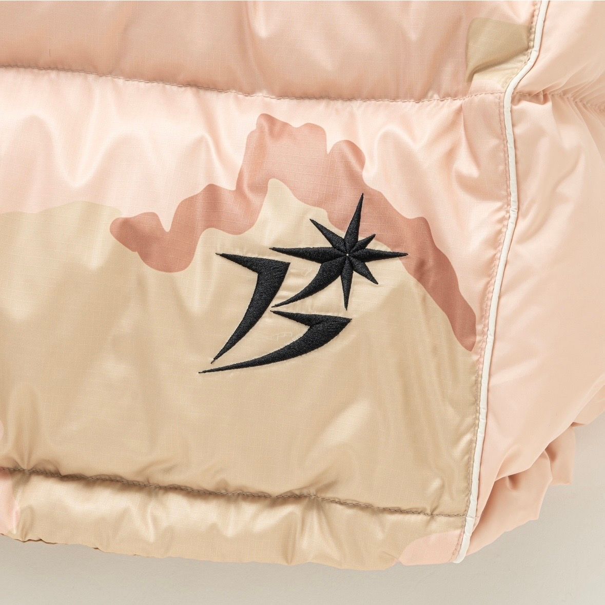 【残り一点】B Logo Down Jacket