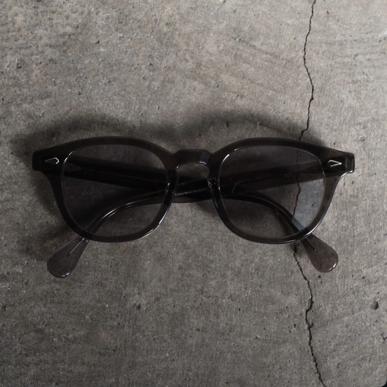 レンズ : LIGHT GREY