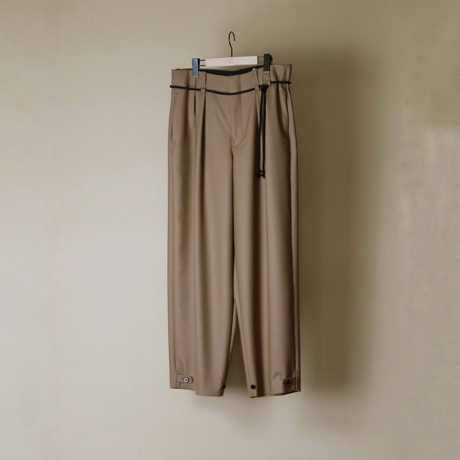 【残り一点】Squeeze Slacks