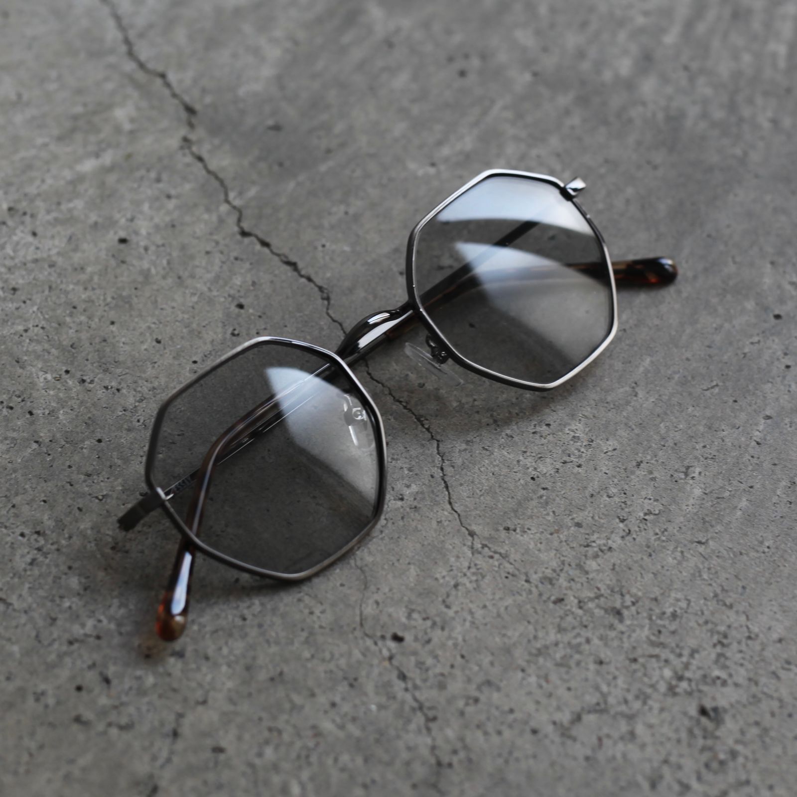 【残りわずか】LG Sunglass(LIGHT GREY)