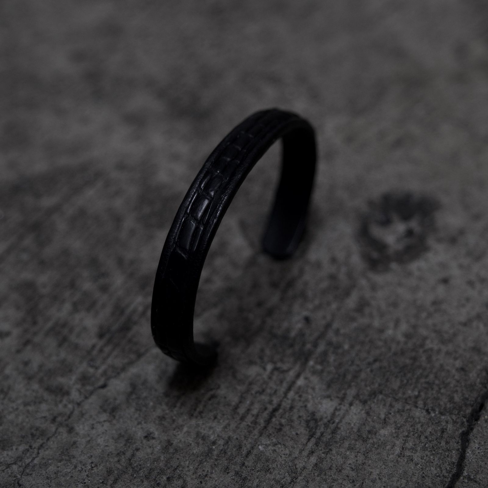【お取り寄せ注文可能】Leather Bangle Middle(CROCODILE)