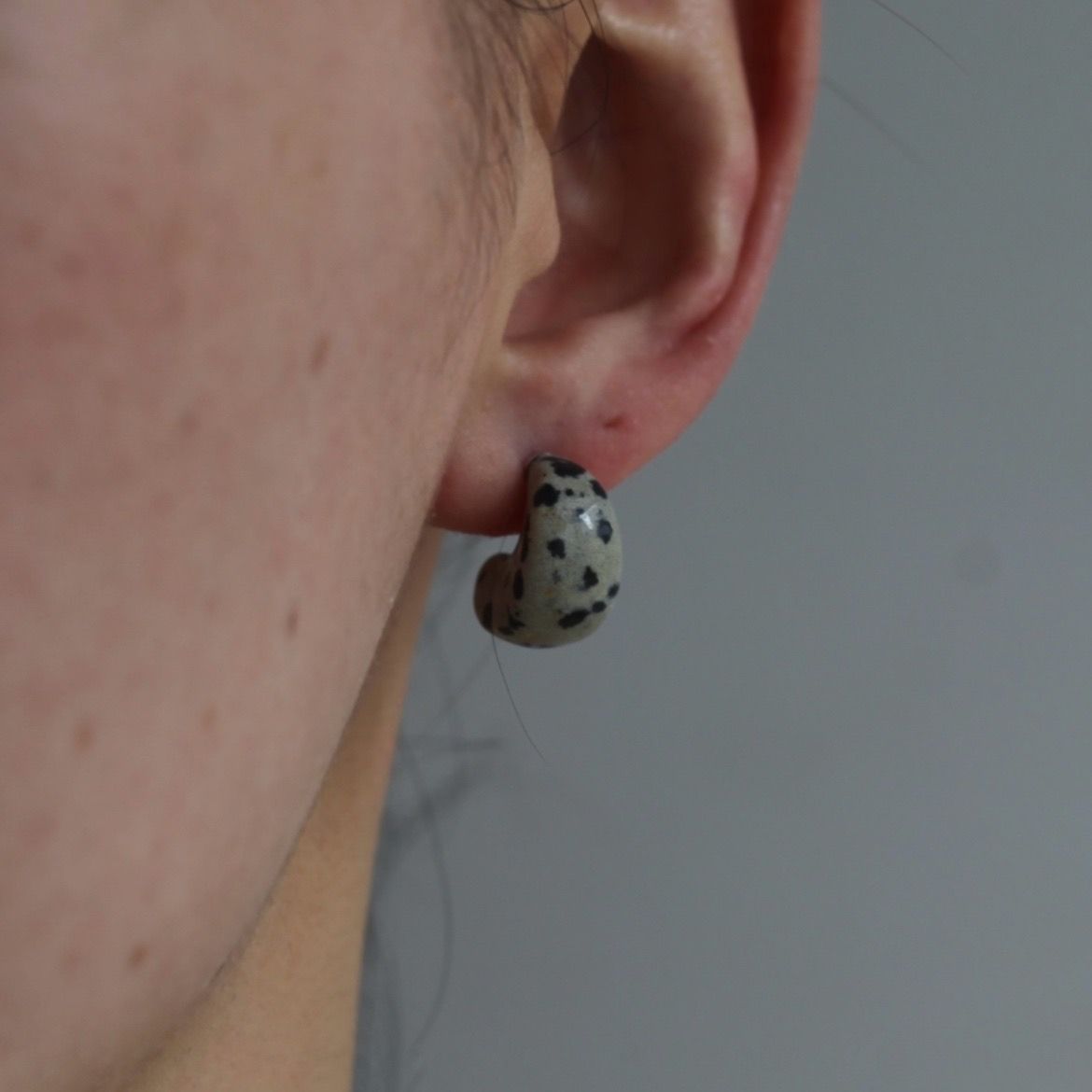 【お取り寄せ注文可能】How Raw Stone Moon Hoop Earrings(両耳用）