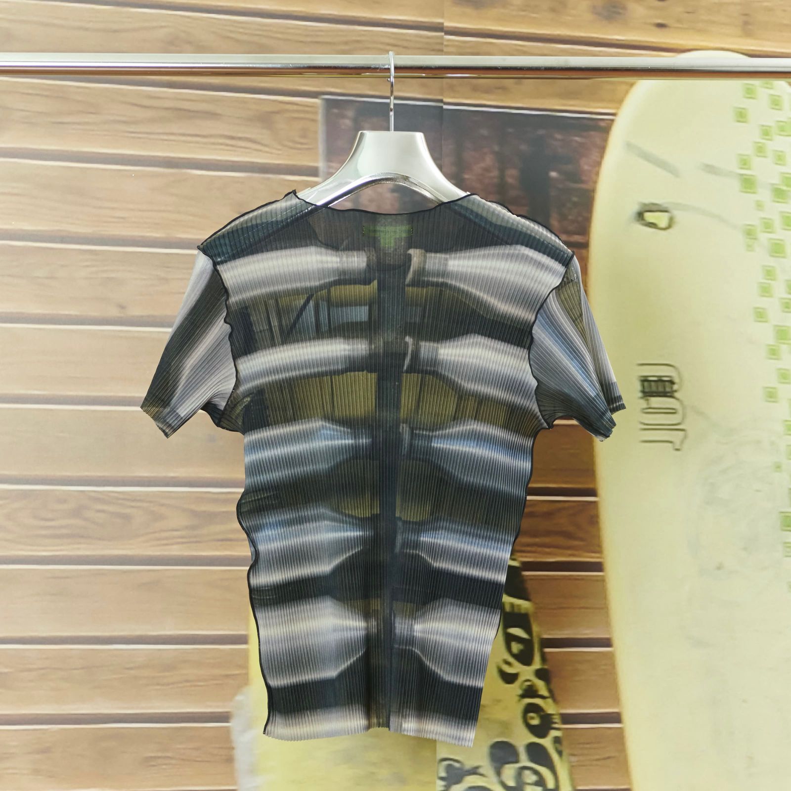 【残り一点】Sheer Graphic Top