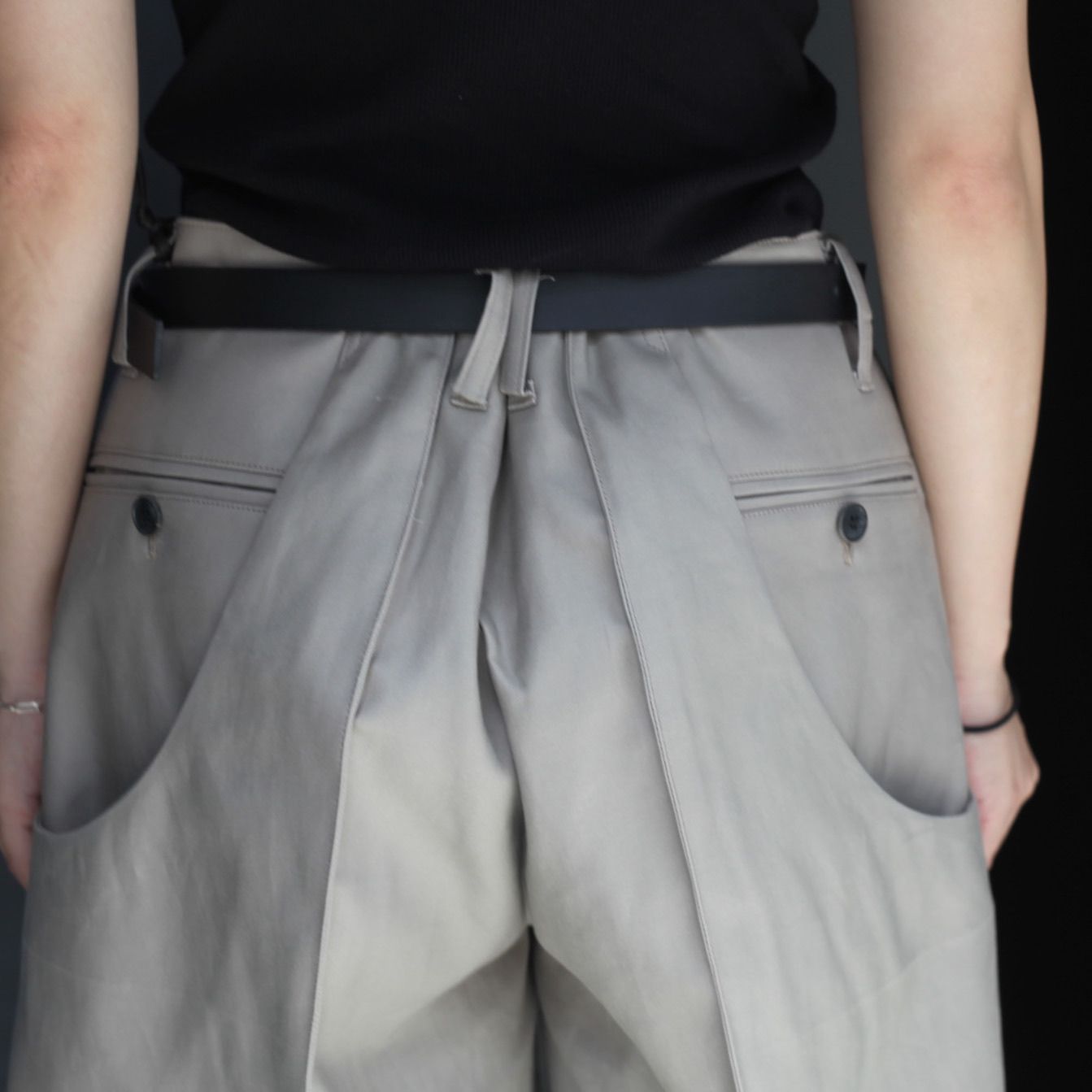 【残り一点】S Curved Utility Capri Trousers