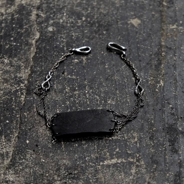 【お取り寄せ注文可能】Leather Plate Bangle