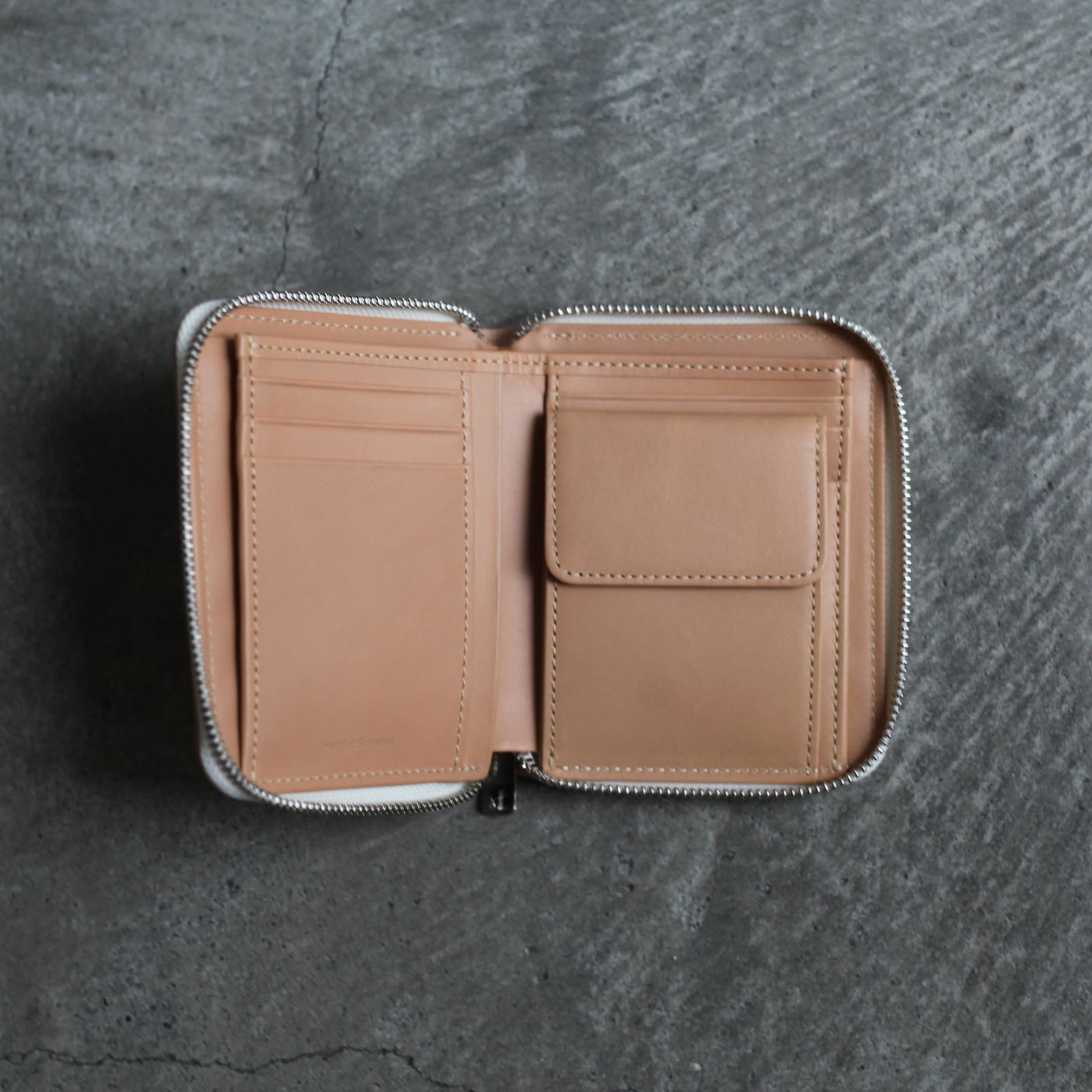 【再販売通知受付可能】Square Zip Purse(NATURAL)