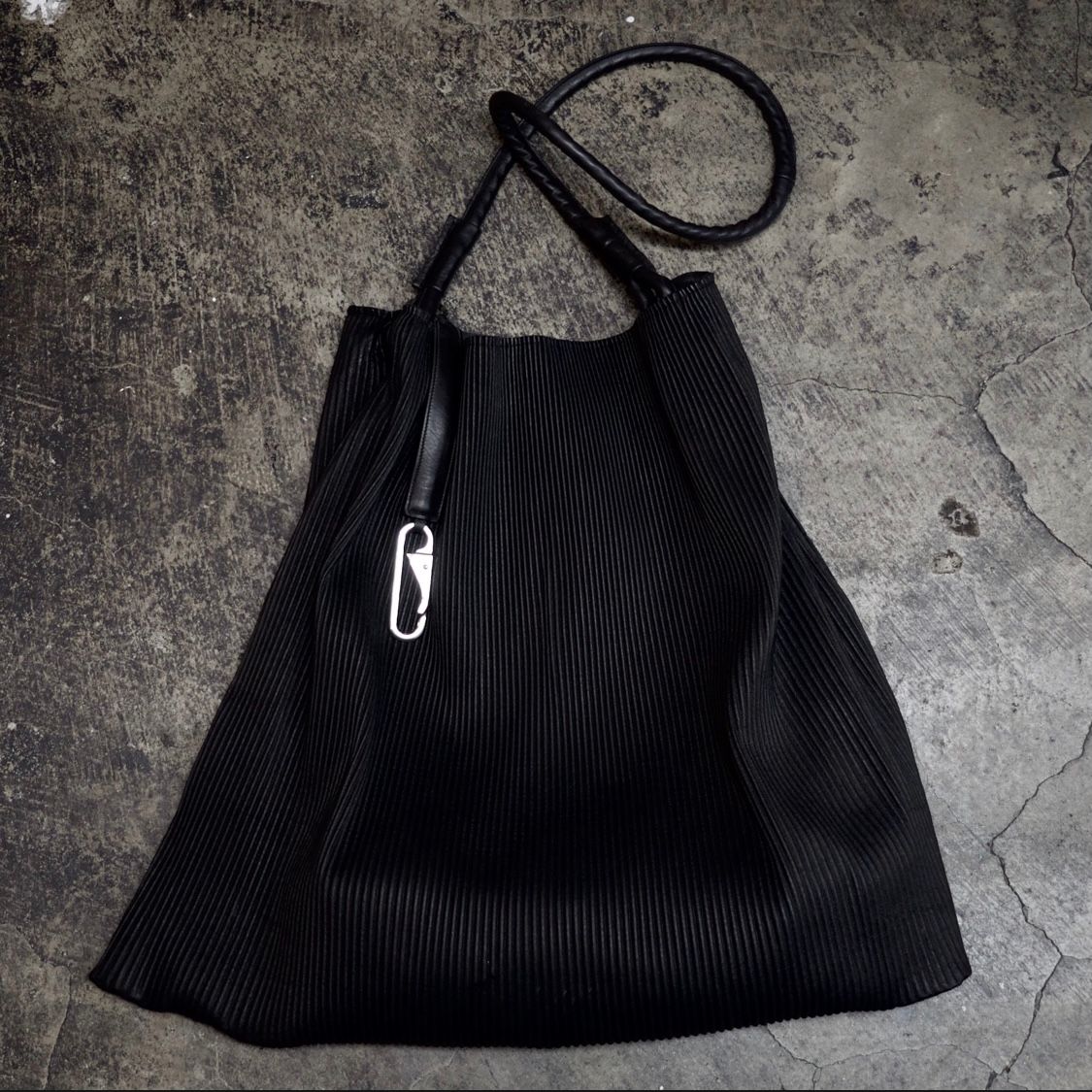 【お取り寄せ注文可能】Pleated Leather Bag