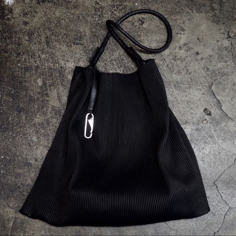 【お取り寄せ注文可能】Pleated Leather Bag