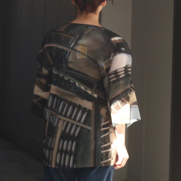 【残り一点】Sheer Graphic Relax Top