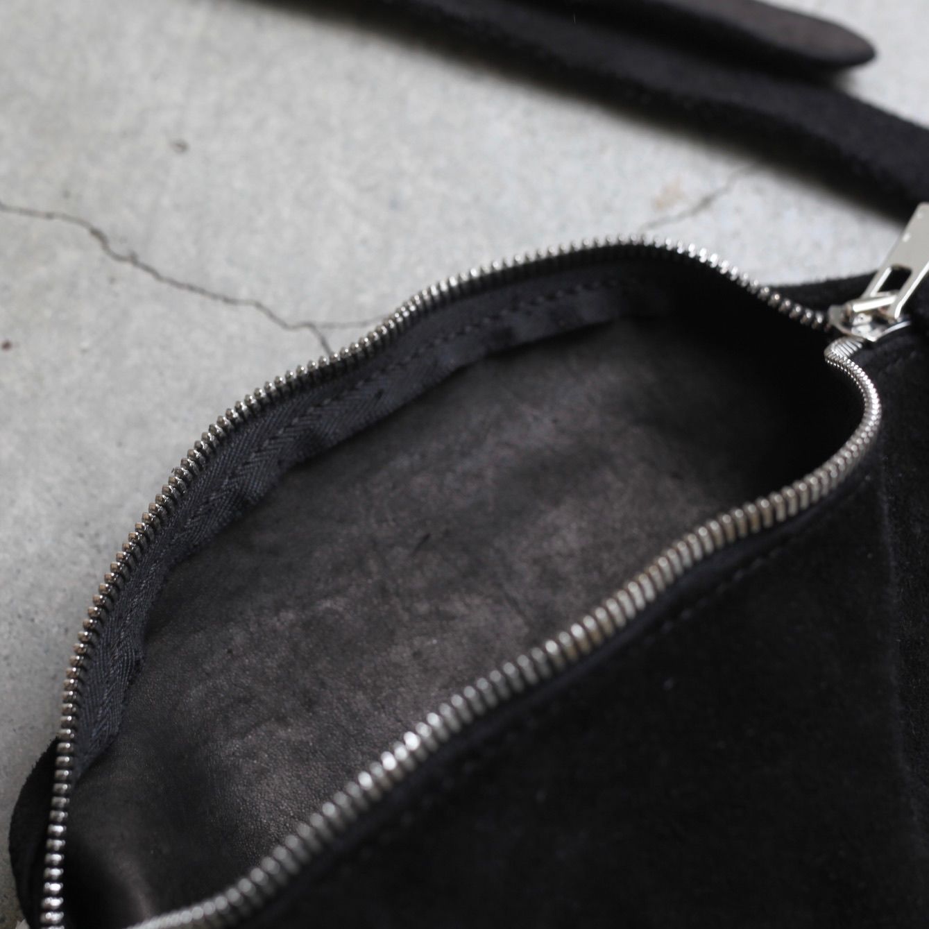 【再販売通知受付可能】Small Fanny Bag(HORSE LEATHER)