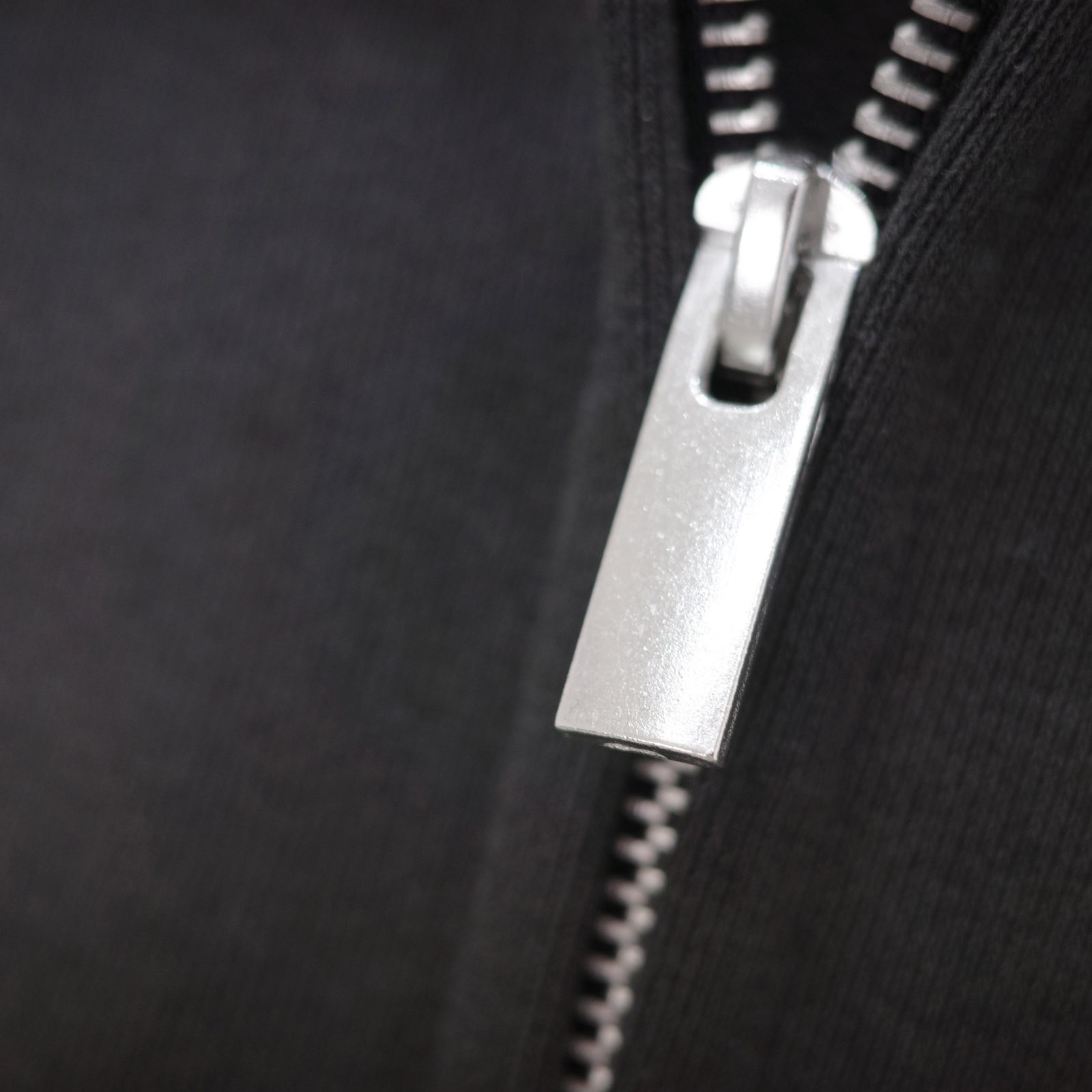 【残りわずか】Zip Sweat Hoodie