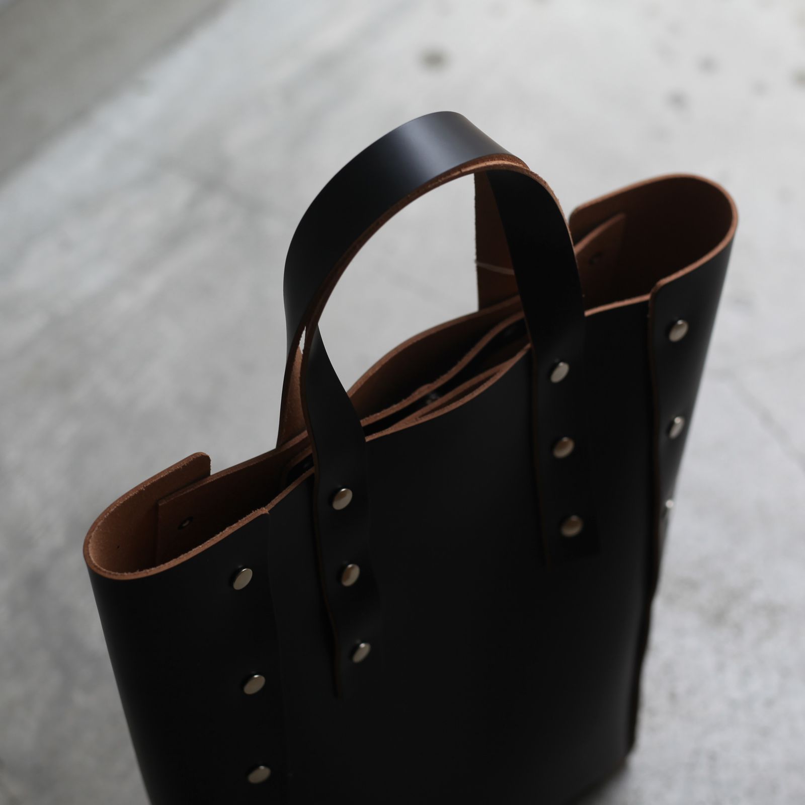 【次回入荷9月下旬予定】Assemble Hand Bag Tall_M(BLACK)