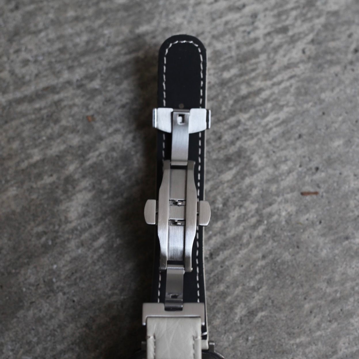 【残り一点】レザーハイブリッドバンドスタッズ for Apple Watch(WHITE BEIGE)