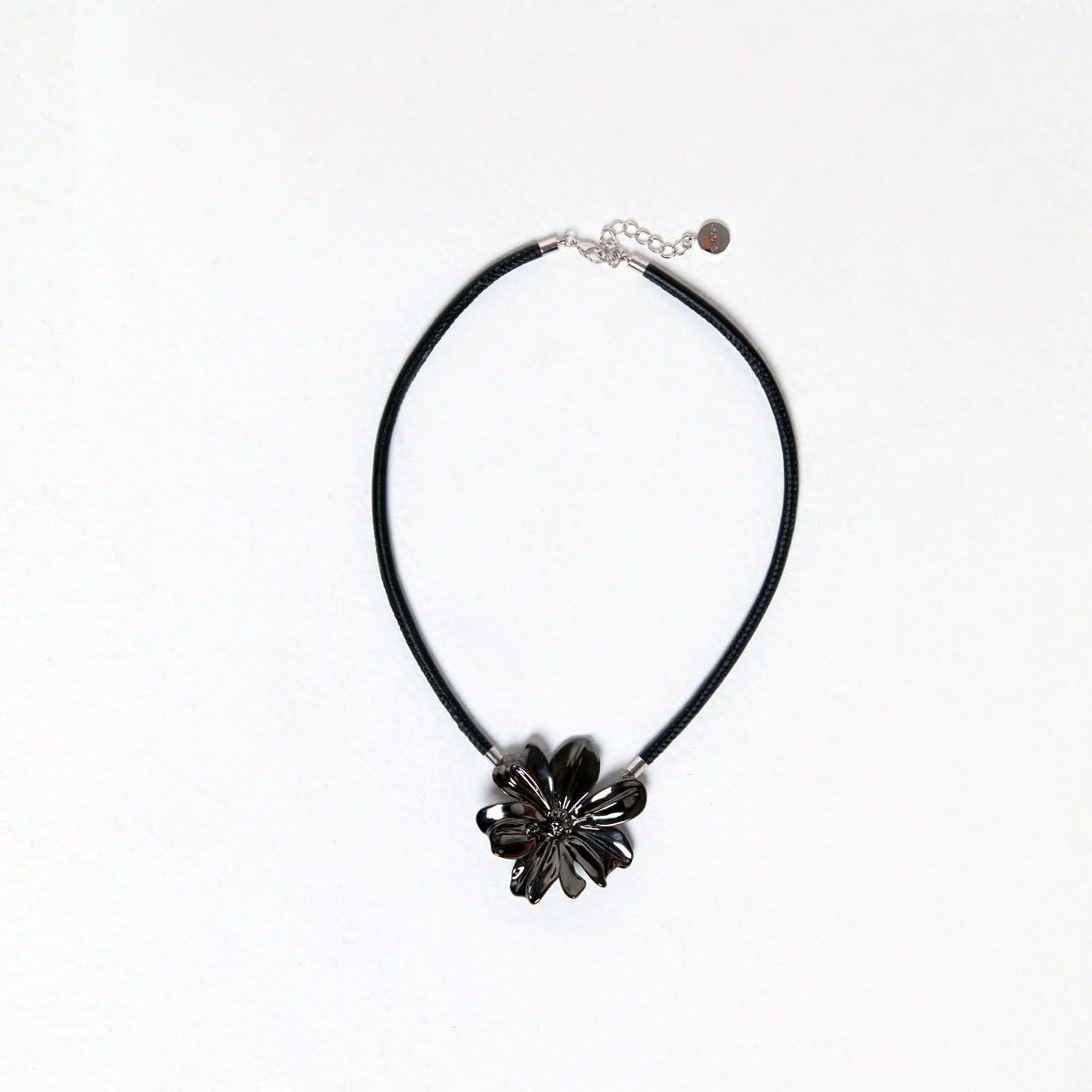 【残り一点】Black Lily Necklace