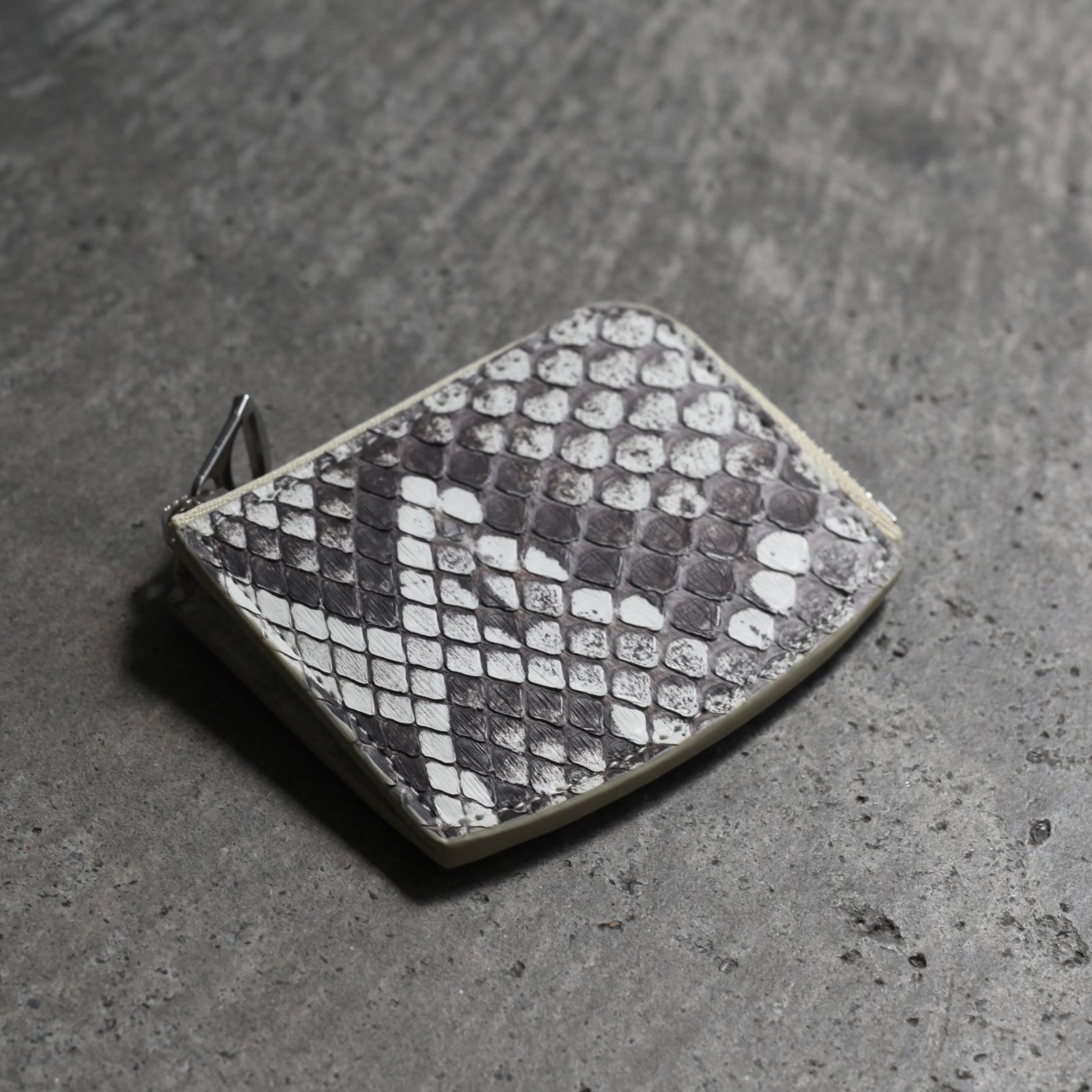 【残り一点】Cristy Key Coin Case(MOLURUS)