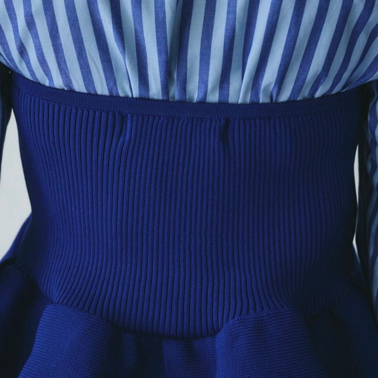 【再販売通知受付可能】Frill Hem Bustier