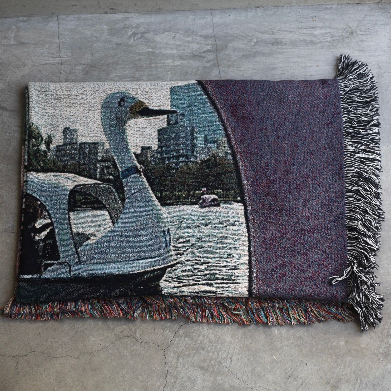 【残り一点】Swans Inside Blanket