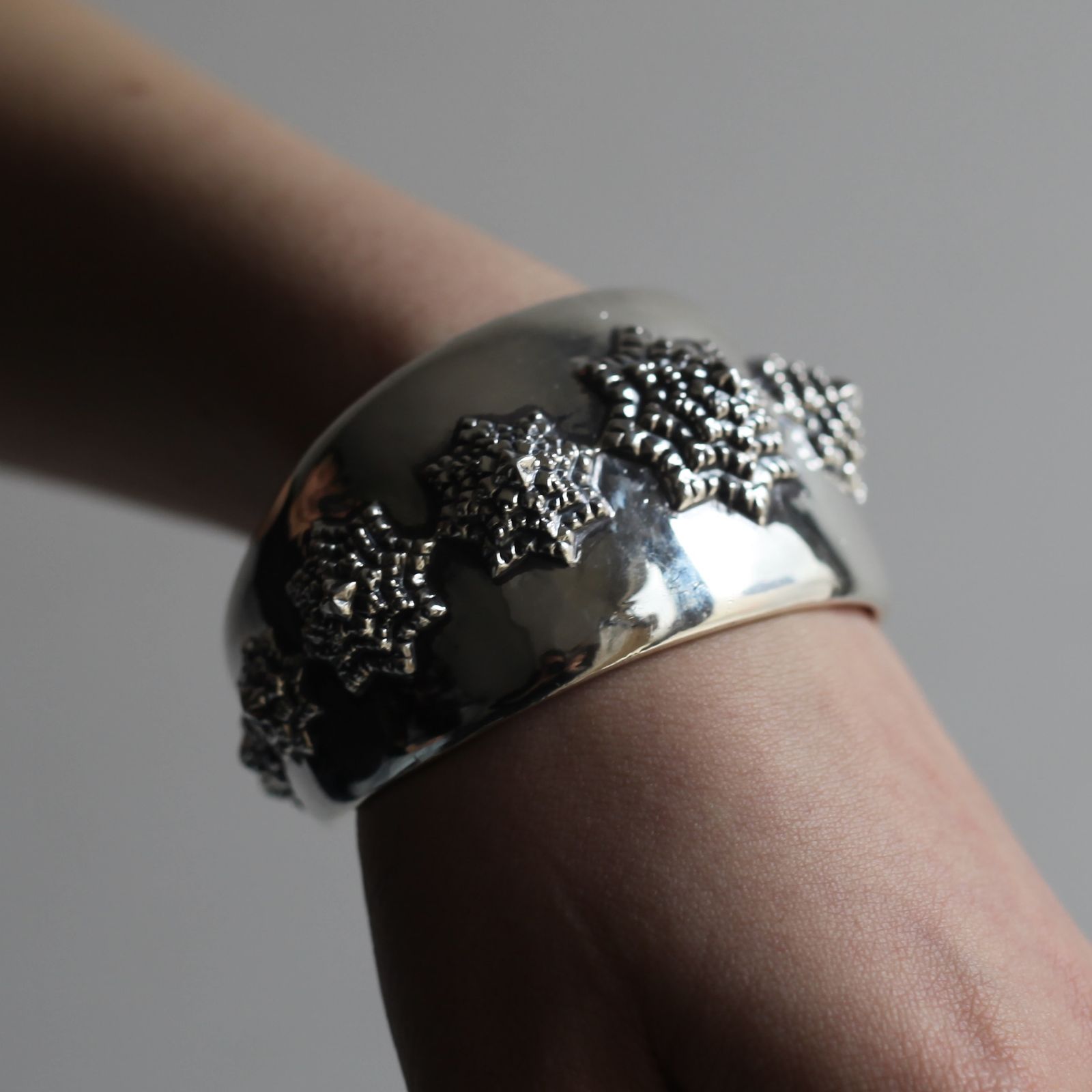 【お取り寄せ注文可能】Flower E Bangle(SILVER)