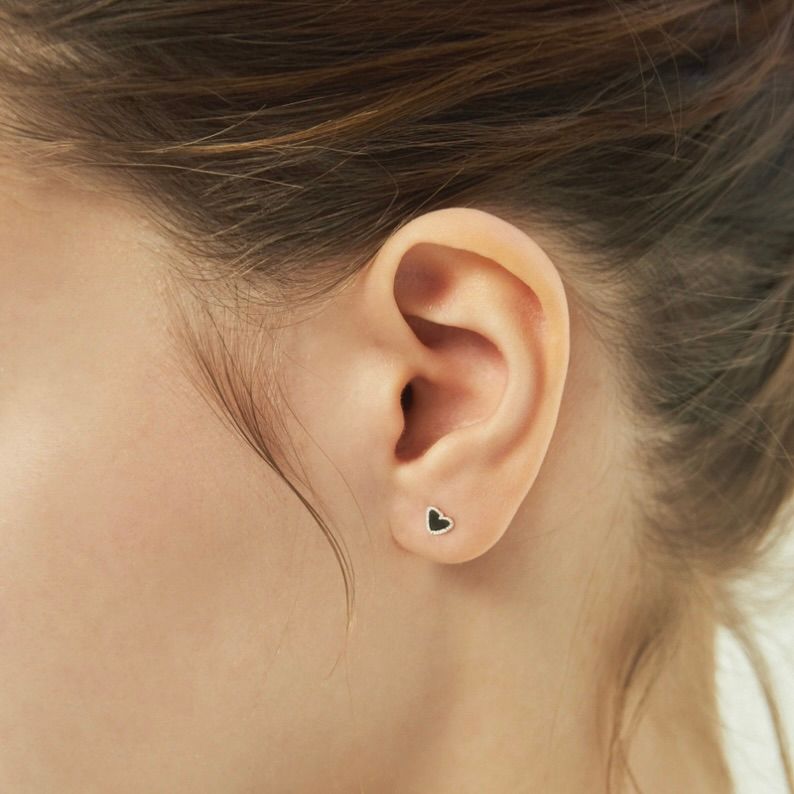【残り一点】YU-KIN Tiny Heart Earrings(両耳用）