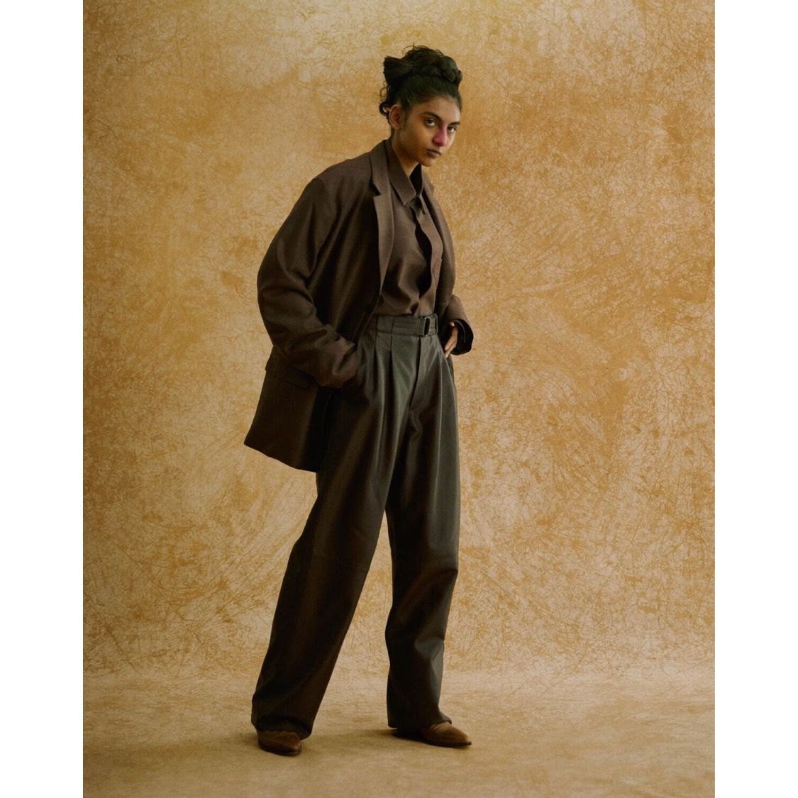 YOKE 21AW BELTED LEATHER 2TUCK TROUSERS-