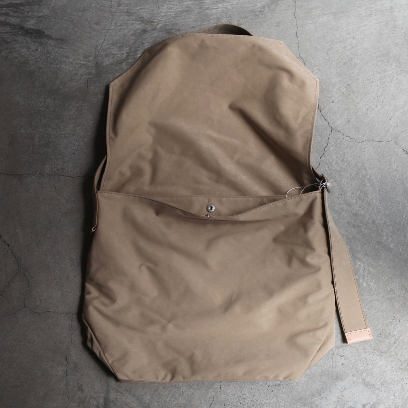 【残り一点】Flap Shoulder Big(BEIGE)