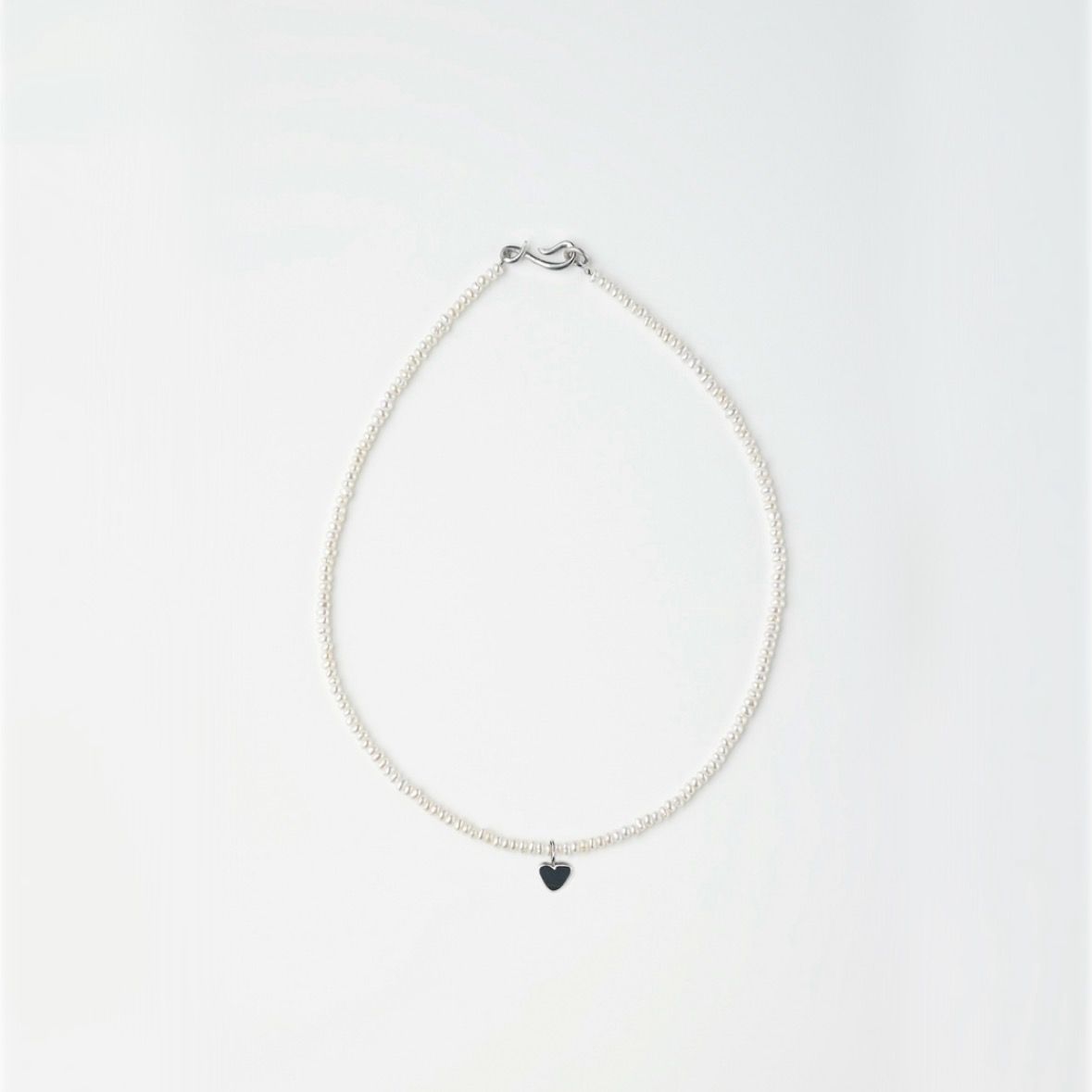 【お取り寄せ注文可能】How Raw Heart Charm Round Stone Necklace