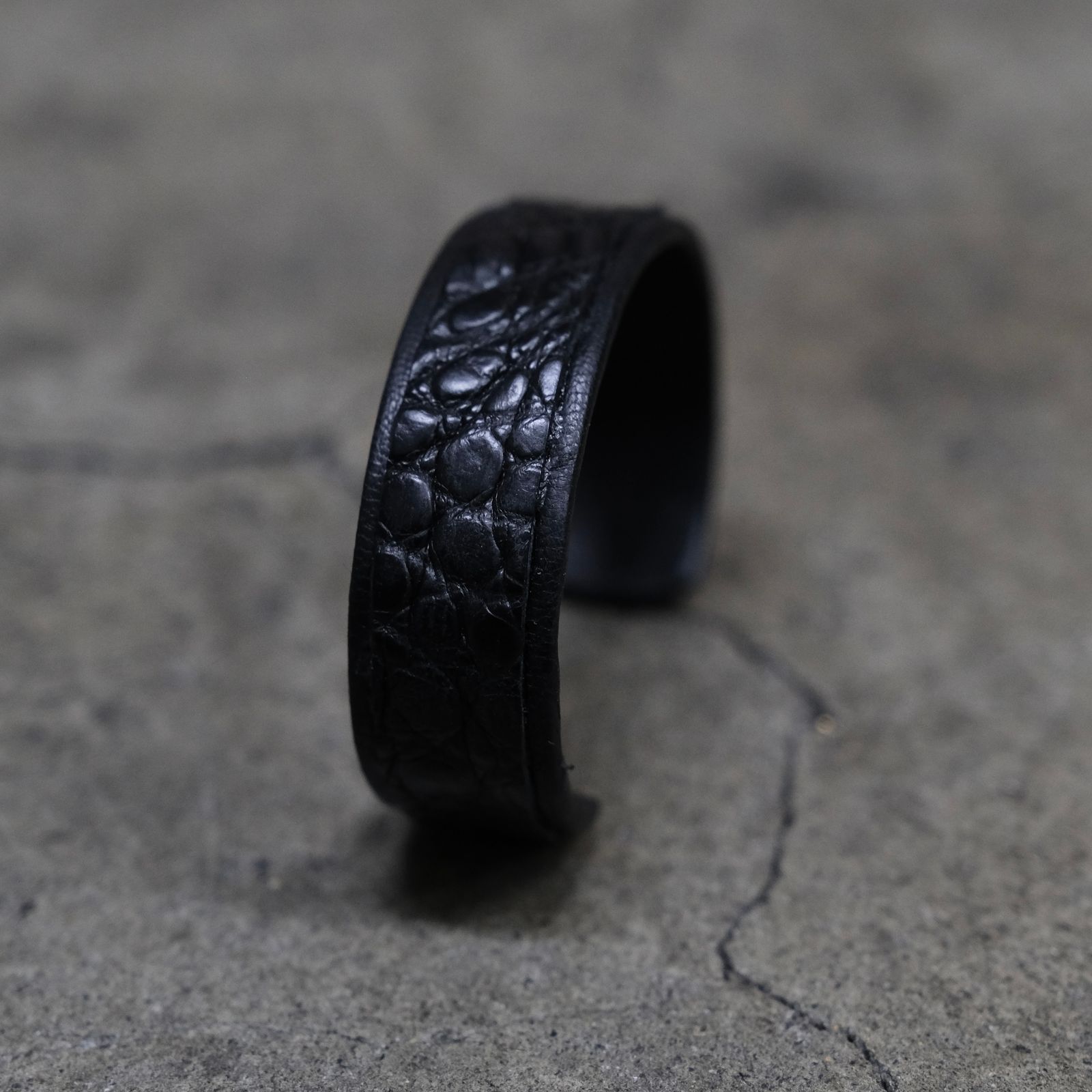 【お取り寄せ注文可能】Leather Bangle Wide(CROCODILE)