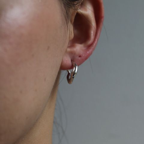 【残りわずか】Anil Huggie 1cm(SILVER)