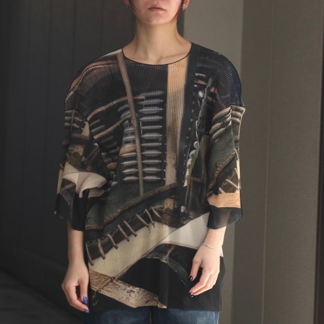 【残り一点】Sheer Graphic Relax Top